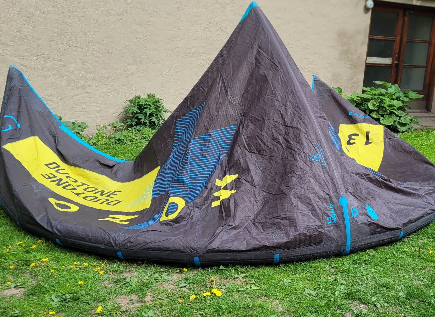 duotone-mono-13m2-kite-inklusive-bom-full-kiteboardcenter-kite-och-wingbutiken