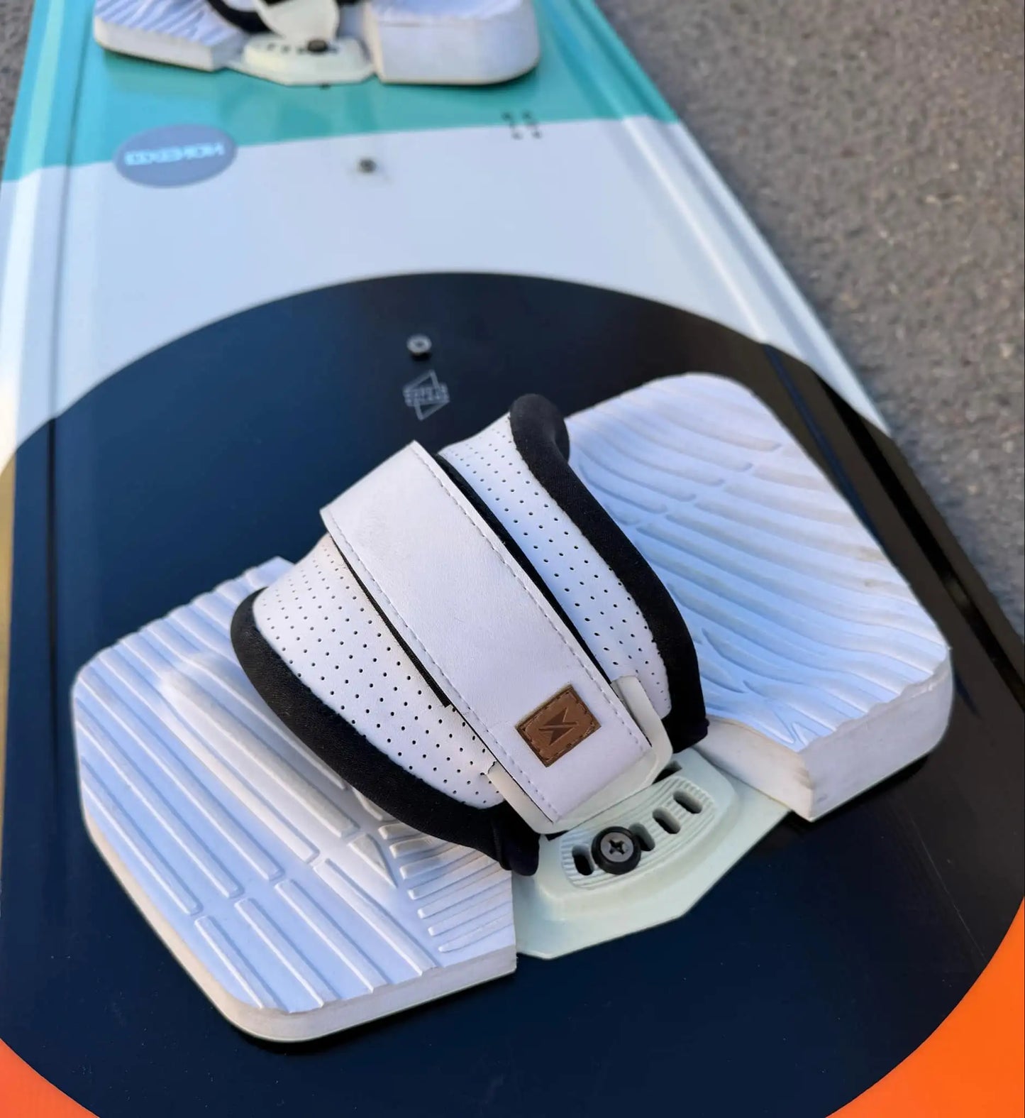 xenon-rayo-145-begagnad-komplett-brada-ovansida-kiteboardcenter-kite-och-wingbutiken