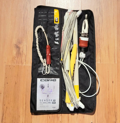 core-sensor-3-s-bom-i-bra-bruks-skick-Full-bild-med-leash-1-kiteboardcenter-kite-och-wingbutiken