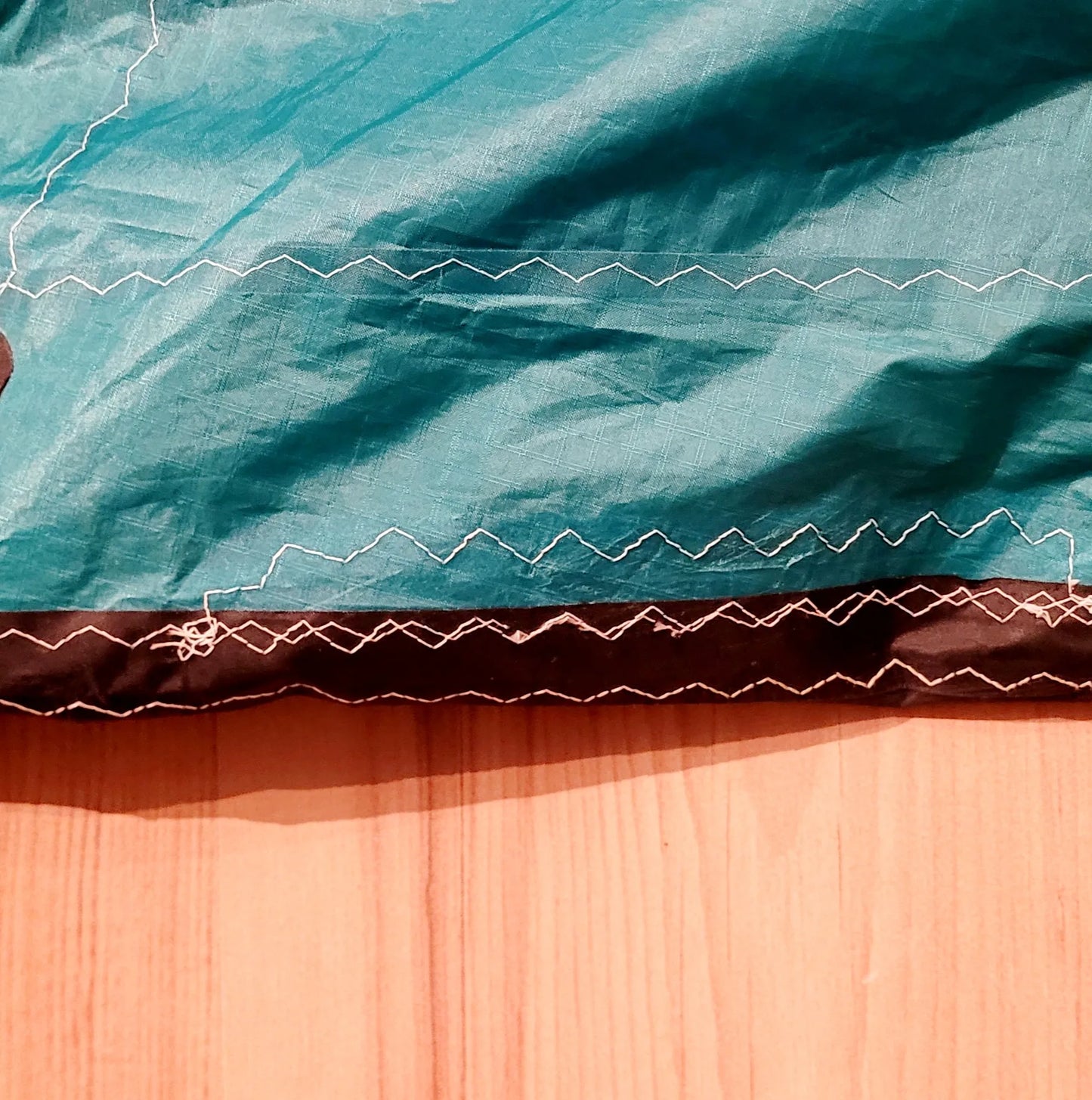 north-reach-9m2-gron-kite-only-lagning-duk-liten-gron-insida-kiteboardcenter-kite-och-wingbutiken