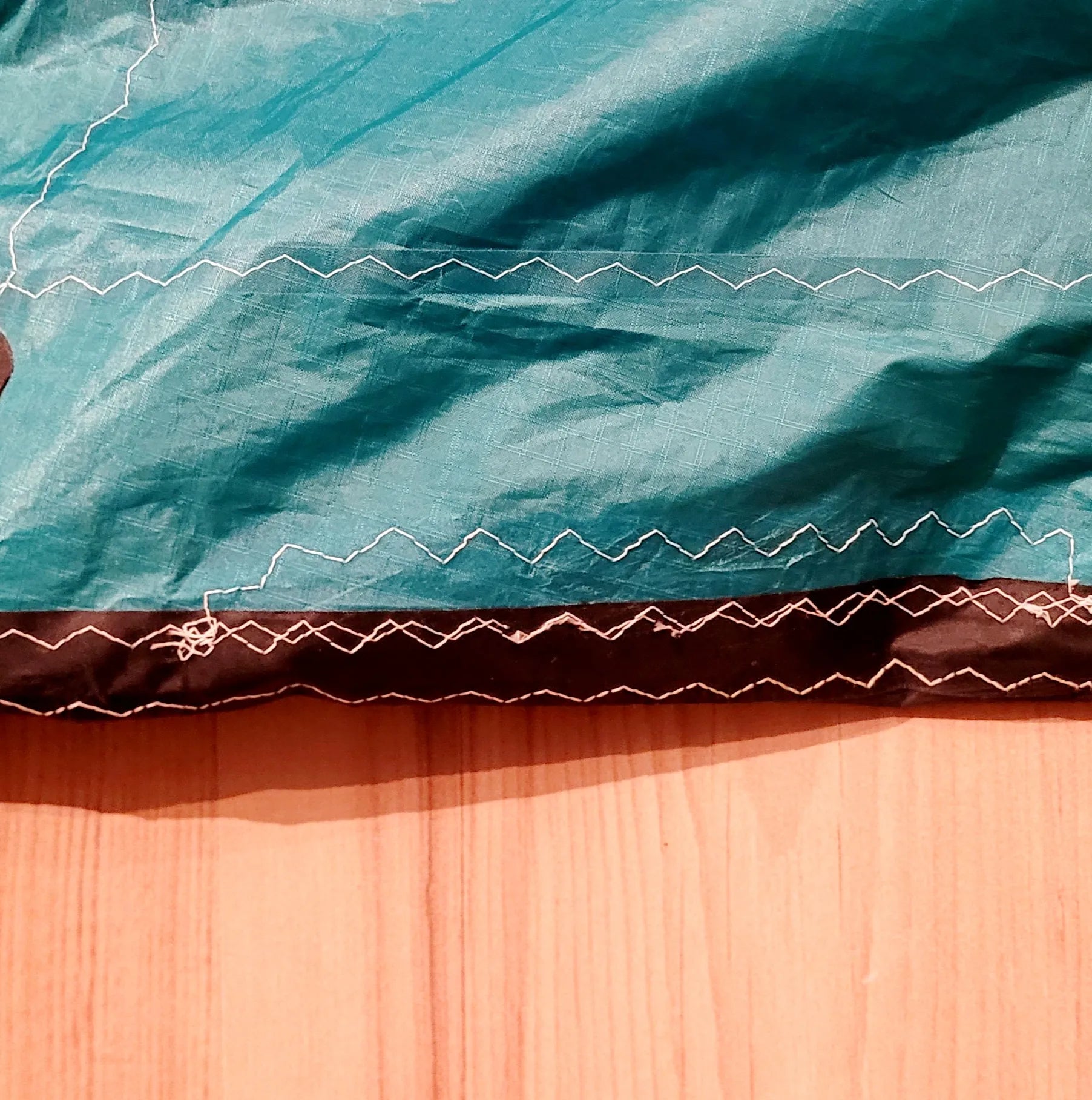 north-reach-9m2-gron-kite-only-lagning-duk-liten-gron-insida-kiteboardcenter-kite-och-wingbutiken