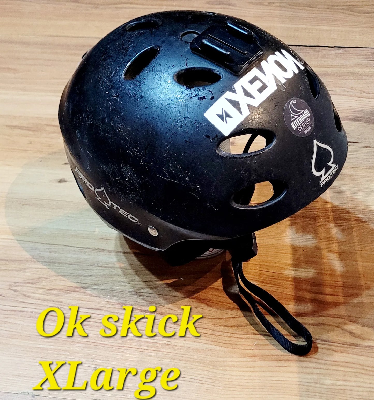 Begagnade hjälmar för vattensport