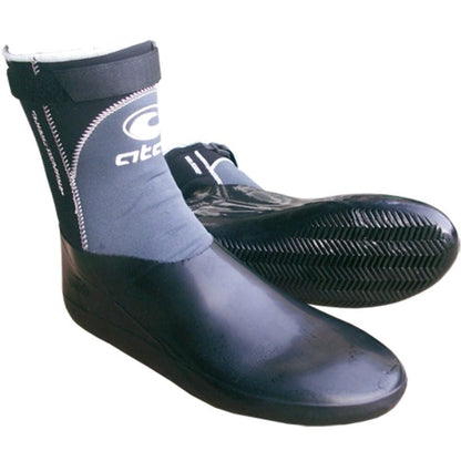 Smidiga och lätta 3 mm neoprenskor för surf, kitesurf, wingfoil och SUP.