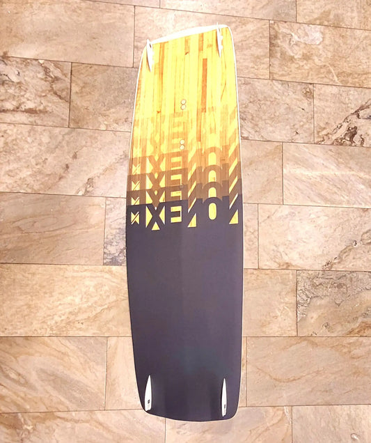 xenon-infra-kitebrada-2025-komplett-med-pads-fenor-och-handtag-undersida-kiteboardcenter-kite-och-wingbutiken